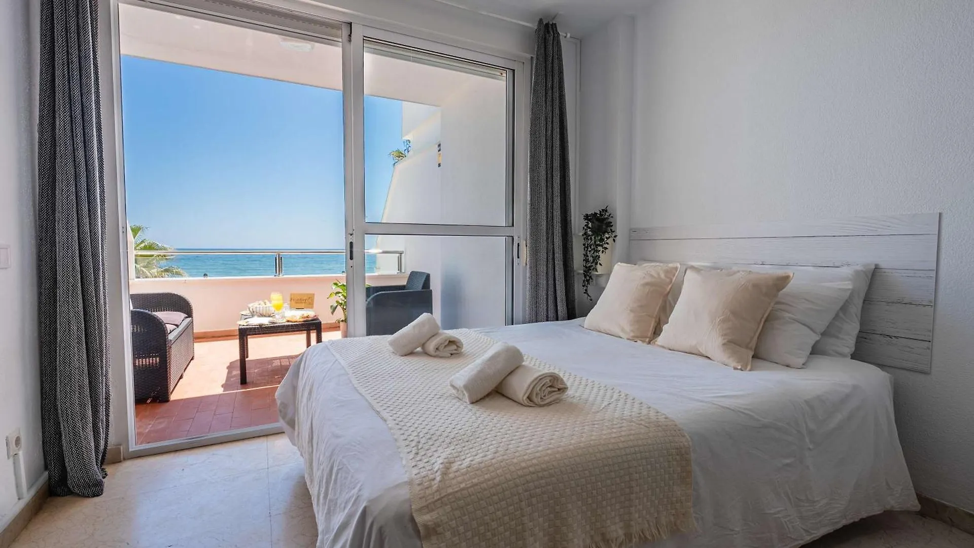 Sol Arena Y Mar First Line Beach Studio location